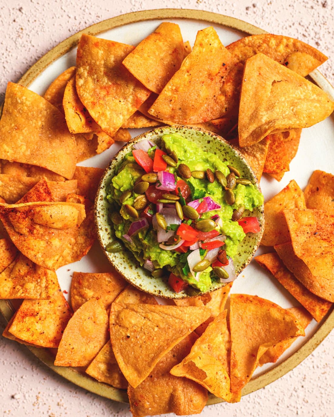 Guacamole, salsa macha, tostadas